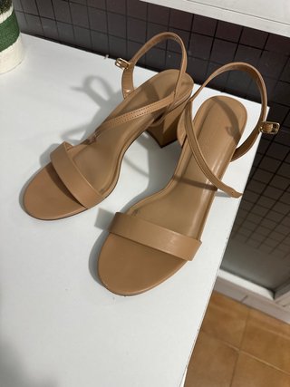 Sandalias tacón beige Primark