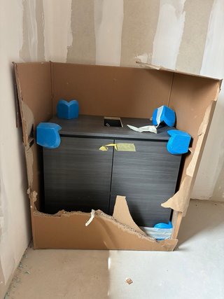 Mueble de baño con lavabo y espejo