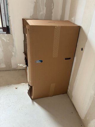 Mueble de baño con lavabo y espejo