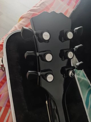 Guitarra Eléctrica Les Paul Custom + Maleta