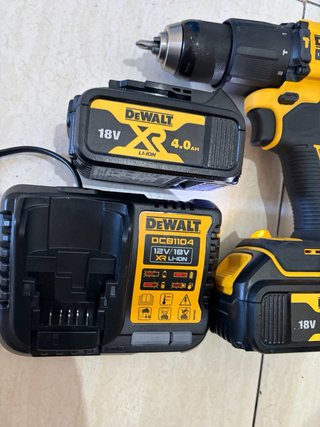 Taladro DeWalt + 2 Baterías 18V