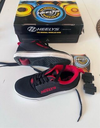 Zapatos Heelys Negros y Rojos con Ruedas