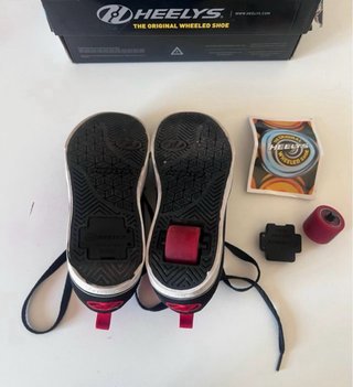 Zapatos Heelys Negros y Rojos con Ruedas