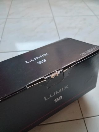 Panasonic Lumix S9 scatola e impugnatura