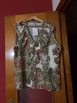 Camisa estampada fresca con etiqueta, a estrenar.