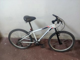 BICI ROCKRIDER ST 100 RUEDAS 24" Y PERFECTO ESTADO