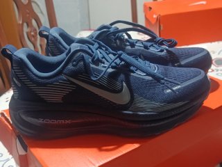 Nike Vomero 18 Azul/Gris Nuevas