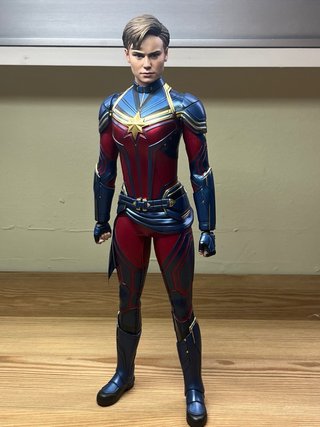 Capitana Marvel Endgame Hot Toys
