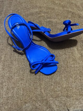 Zapatos de tacón Zara azules