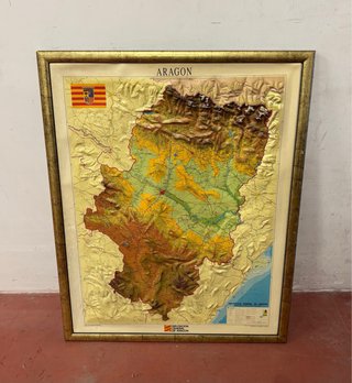 Mapa de Aragón con relieve. Grande y detallado.