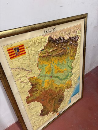 Mapa de Aragón con relieve. Grande y detallado.
