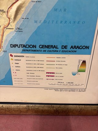 Mapa de Aragón con relieve. Grande y detallado.