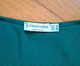 Top corto nero e verde