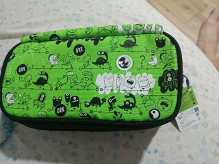 Cartuchera Milan Verde con Dibujos,colegio