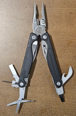 Multiutensile Leatherman Charge + di alta qualità