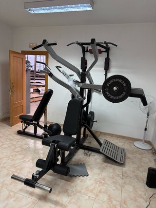 Máquina de gimnasio multifunción