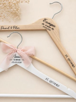 Perchas personalizadas para novios