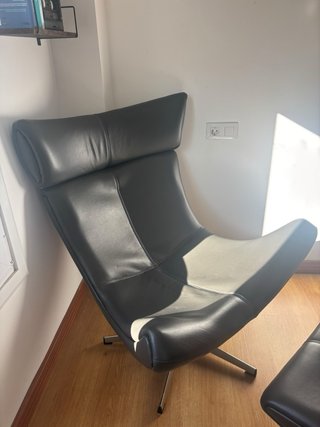 Sillón de lectura con reposapiés