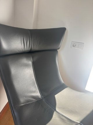 Sillón de lectura con reposapiés