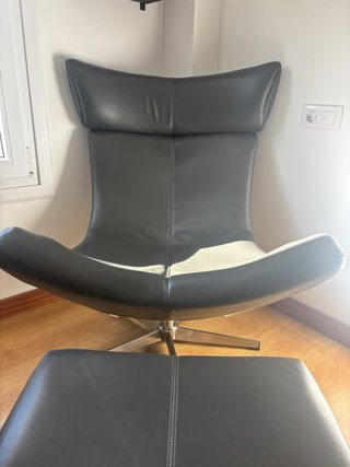 Sillón de lectura con reposapiés