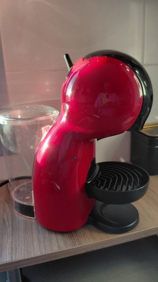 Cafetera Dolce Gusto Roja y Negra