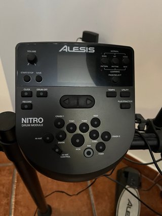 Batería Electrónica Alesis Nitro Mesh Kit.
