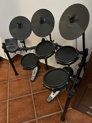 Batería Electrónica Alesis Nitro Mesh Kit.