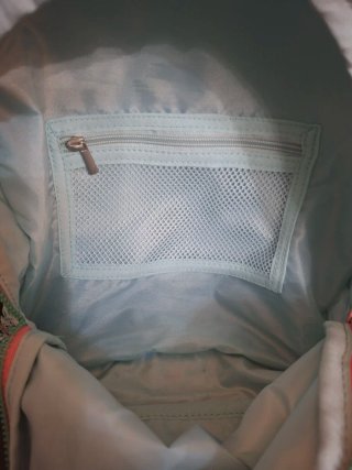 Mochila floral con llavero pompón, marca miquelriu