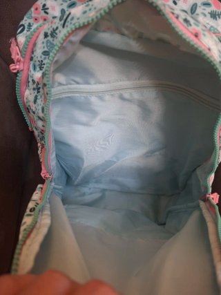 Mochila floral con llavero pompón, marca miquelriu