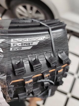 Schwalbe Magic Mary 27.5x2.60