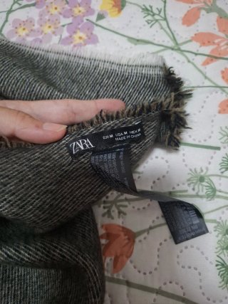 Maxi bufanda Zara gris y beige
