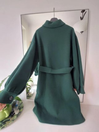 Cappotto in lana verde con cintura