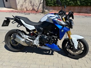 BMW F 900 R Azul y Blanca