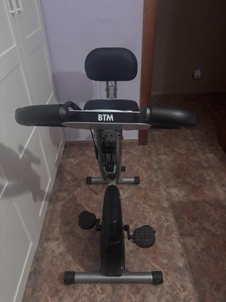 Bicicleta Estática BTM Plegable con Respaldo