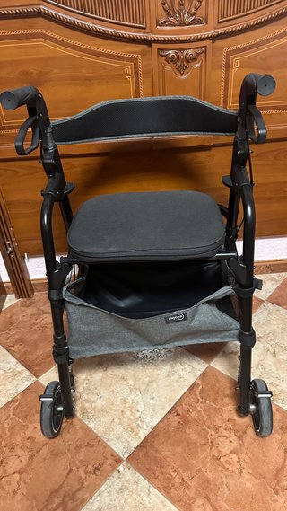 Andador geriátrico