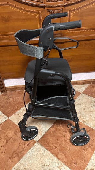 Andador geriátrico