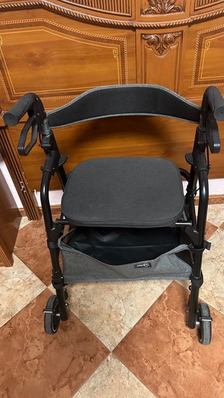 Andador geriátrico