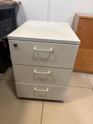 Cajonera metálica con llave