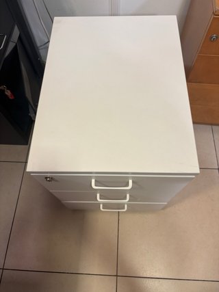 Cajonera metálica con llave