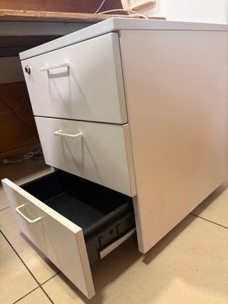 Cajonera metálica con llave