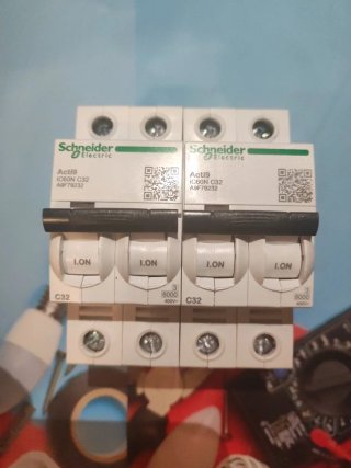 2 Automáticos 2p 32A Schneider Magnétotermico
