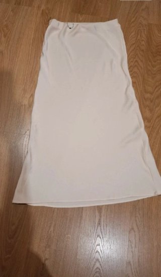 Falda Zara satén blanca