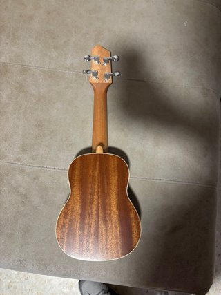 Ukelele Egmond con funda Cibeles