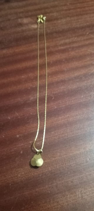 Colar SMOLL Flor Branca com Pedra Dourado