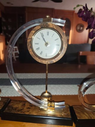 Set 2 Candelabros Acrílico con Reloj