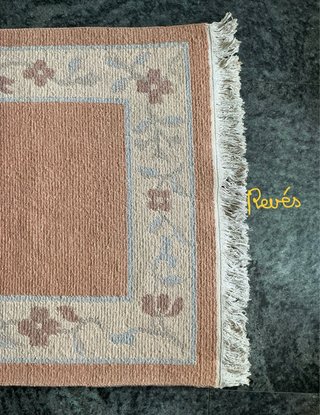 Alfombra de pura lana con diseño floral