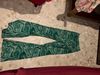 Pantalones anchos estampados verdes