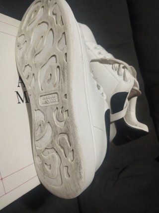 Sneakers Alexander McQueen bianche e nere