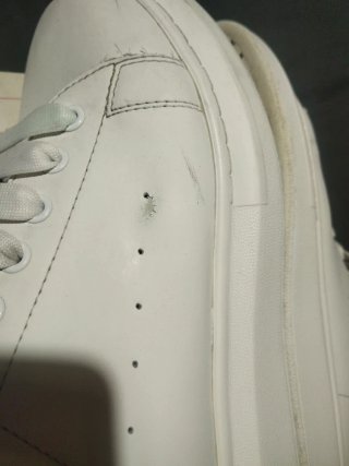 Sneakers Alexander McQueen bianche e nere