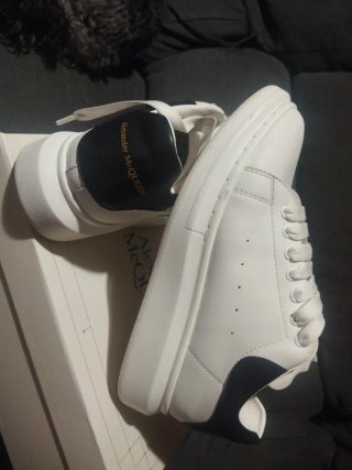 Sneakers Alexander McQueen bianche e nere